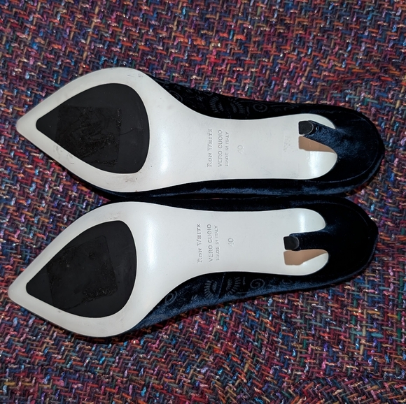 RON WHITE Black Embroidery High Heels size 40 NWT - Picture 2 of 4